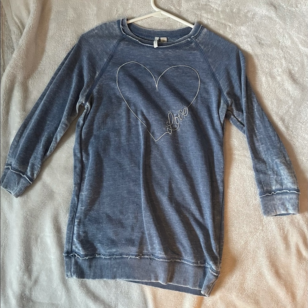 3 quarters sleeve shirt.